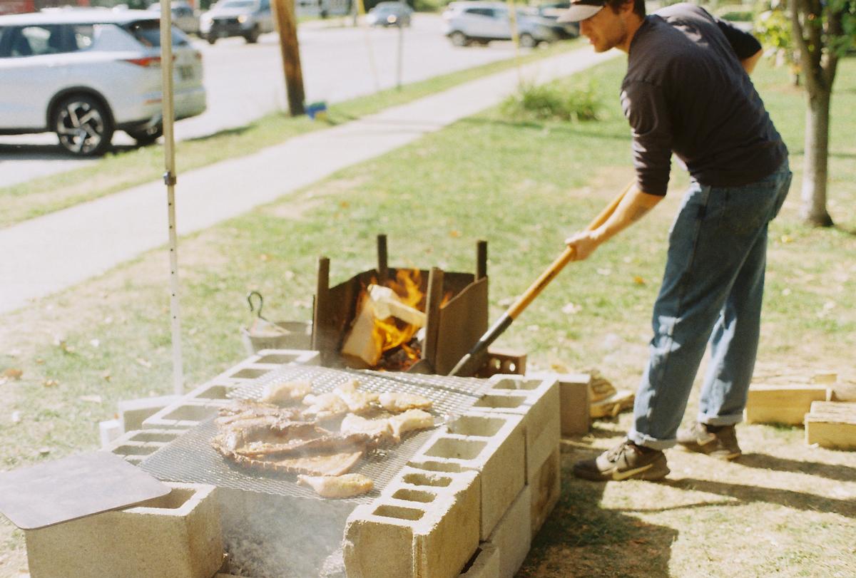 Leo's BBQ photo.