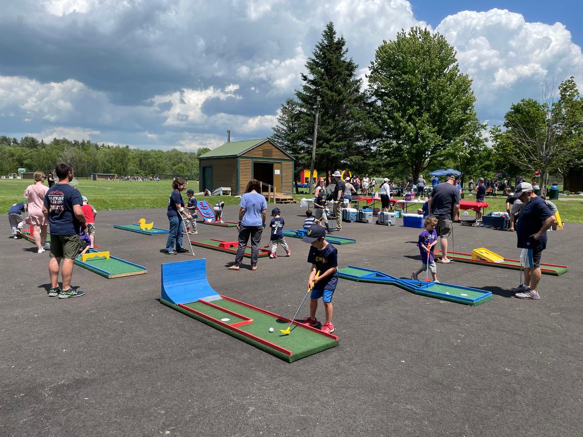 The Portable Mini Golf Company photo.